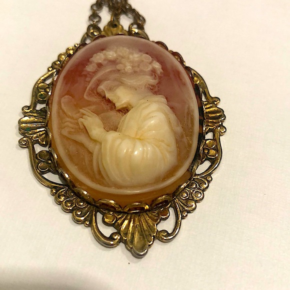 🧡Victorian Style Cameo Necklace🧡 - Picture 3 of 4